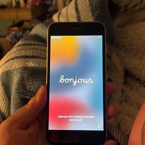 iPhone SE in GREAT condition!